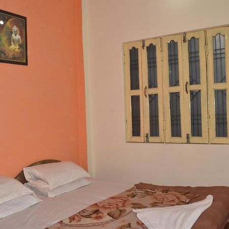 Om Rest House Hotell Varanasi Eksteriør bilde
