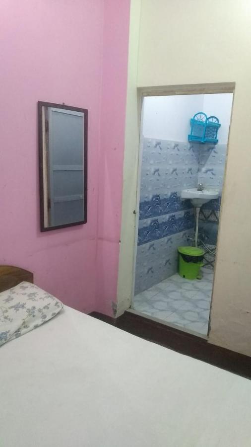 Om Rest House Hotell Varanasi Eksteriør bilde
