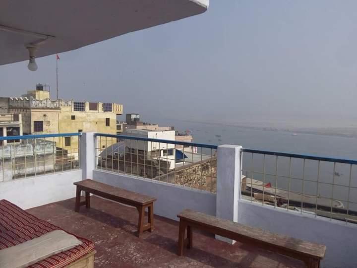 Om Rest House Hotell Varanasi Eksteriør bilde