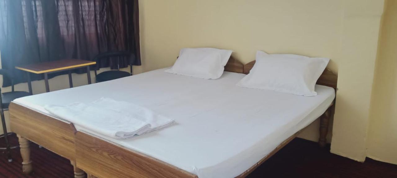 Om Rest House Hotell Varanasi Eksteriør bilde