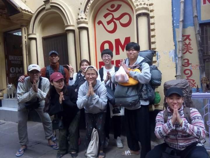 Om Rest House Hotell Varanasi Eksteriør bilde