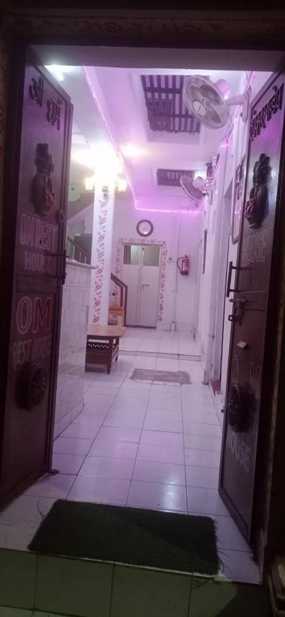 Om Rest House Hotell Varanasi Eksteriør bilde