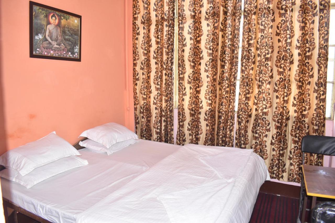 Om Rest House Hotell Varanasi Eksteriør bilde