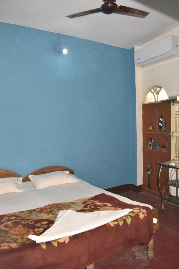 Om Rest House Hotell Varanasi Eksteriør bilde