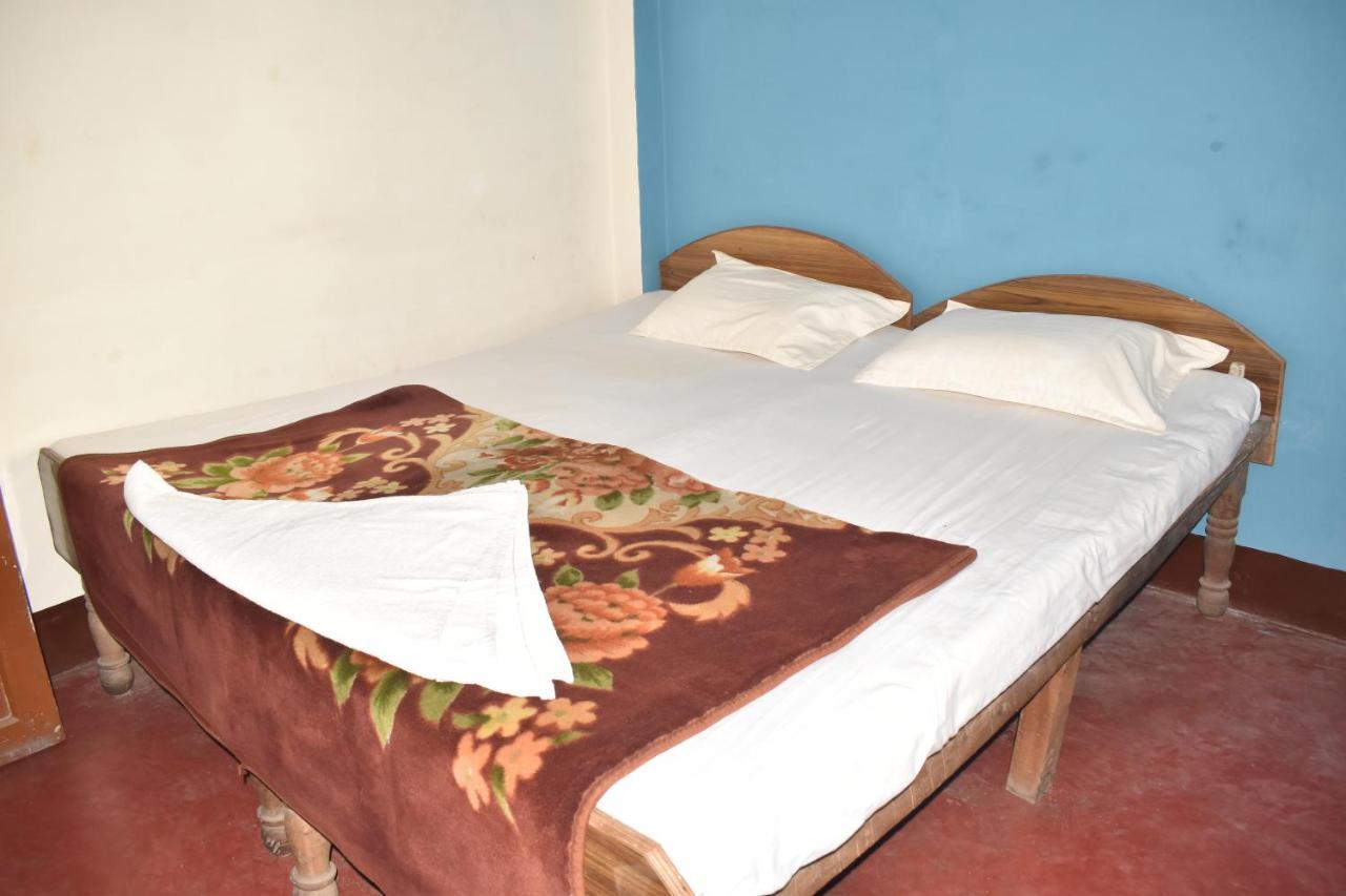 Om Rest House Hotell Varanasi Eksteriør bilde